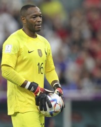 德尚领衔法国教练组致敬曼丹达：感谢你所做的一切，你是真正领袖