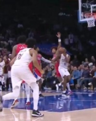 模拟器-关键判罚！莫布里上篮造成乌布雷犯规 76人挑战失败