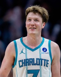 模拟器-本赛季三分命中数Top10：克尼佩尔独一档 东契奇第二&amp;三球第三